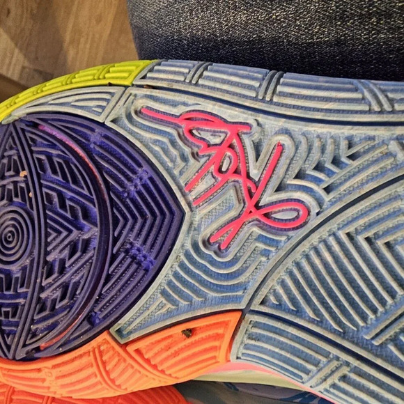 Nike Kyrie 6 GS Pool Party VI Irving Mavs Neon Retro RARE Size 7Y - Picture 3 of 10